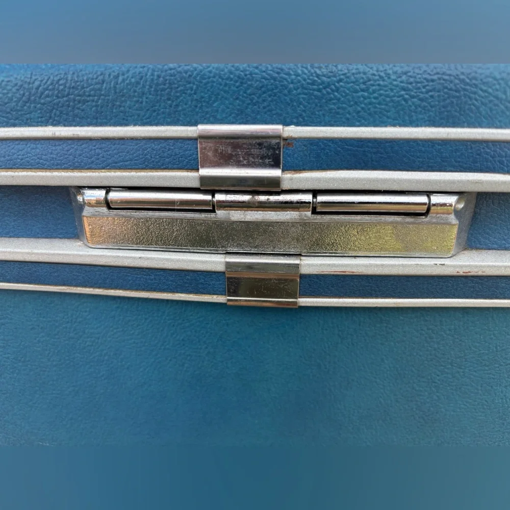 Samsonite - Blue Train Case - Picture 3 of 11